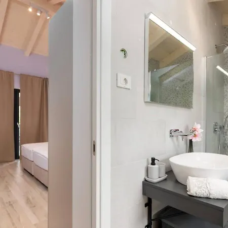 Apartament Mary's With Pool Marciano